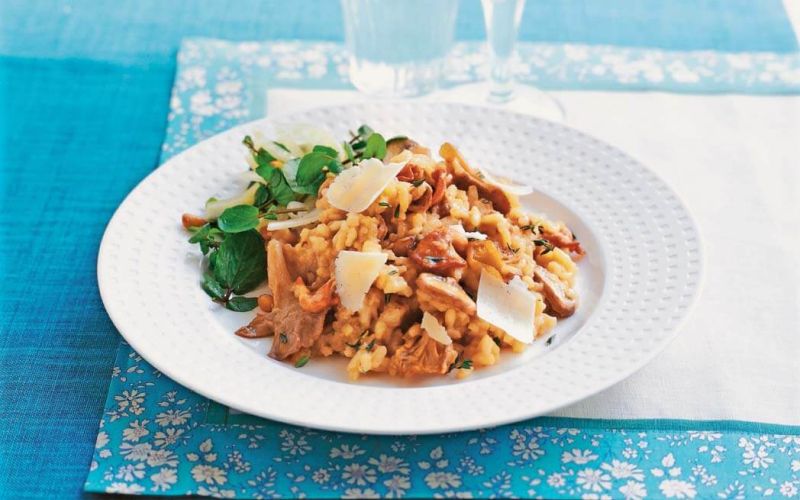 Lesley Waters 30-minute supper for friends p84-86Oven-baked porcini &amp; thyme risotto, parmesan shavings, watercress