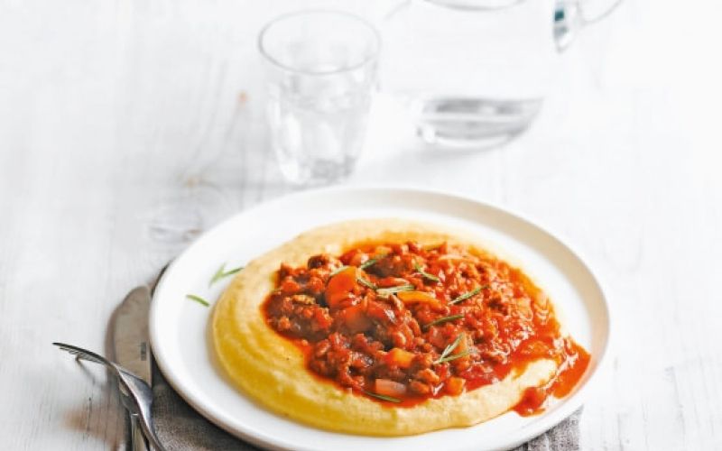 sirova-polenta-z-ragujem-iz-pecenice_558x620_acf_cropped