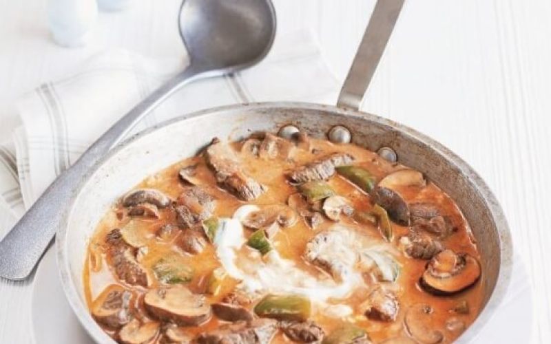 govedina-stroganov-s-papriko-1_558x620_acf_cropped
