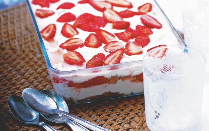 Strawberry parfait with Vin Santo, mascarpone &amp; biscottiStylish picnicpage 79