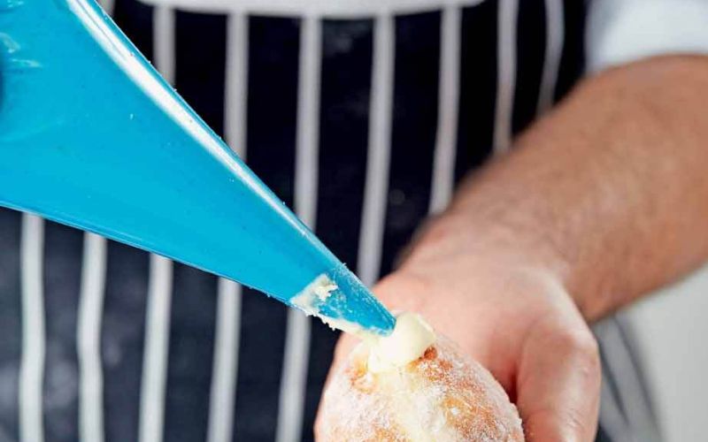 Masterclass with Justin GellatlyDoughnutscustard filling
