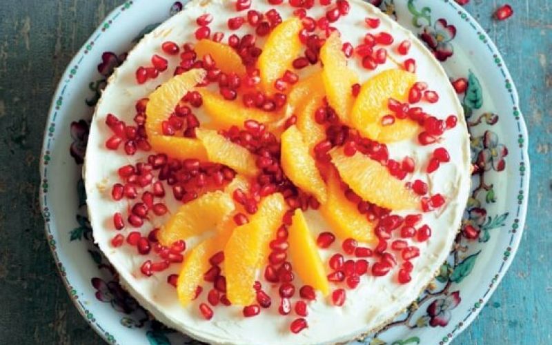 sirova-torta-s-pomaranco-in-granatnim-jabolkom_558x620_acf_cropped