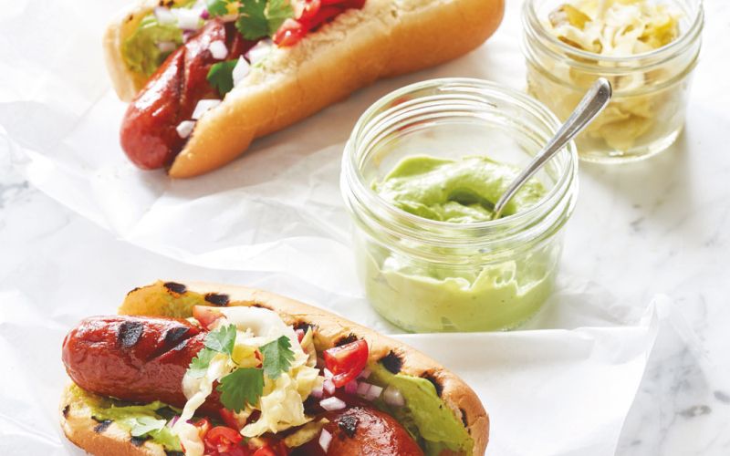 Patagonski hotdogi z avokadovo majonezo