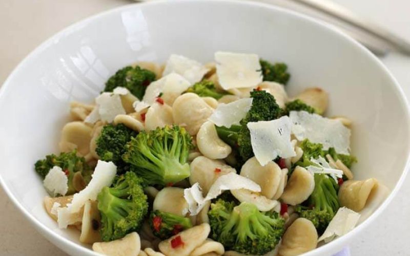 Everyday. Make it tonight p20-35Feelgood pastaPasta shells with broccoli and anchovies