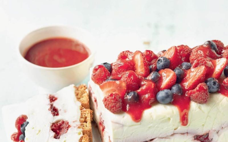 white chocolate berry cheesecake