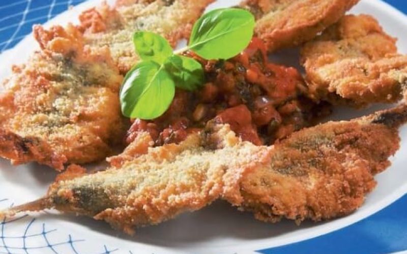 sardele-v-parmezanovi-skorjici-z-omako-iz-svezega-paradiznika_558x620_acf_cropped