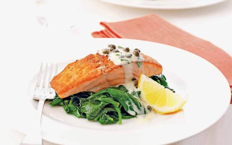 salmon spinach with tartare cream