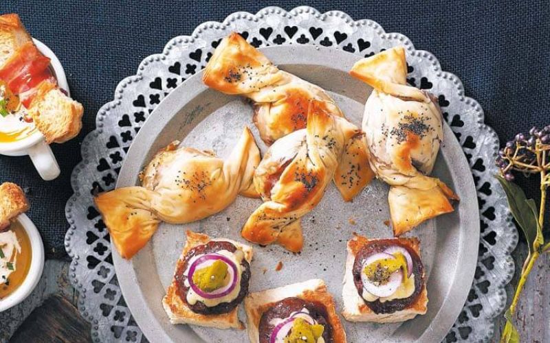 zvitki s sirom brie in brusnicami