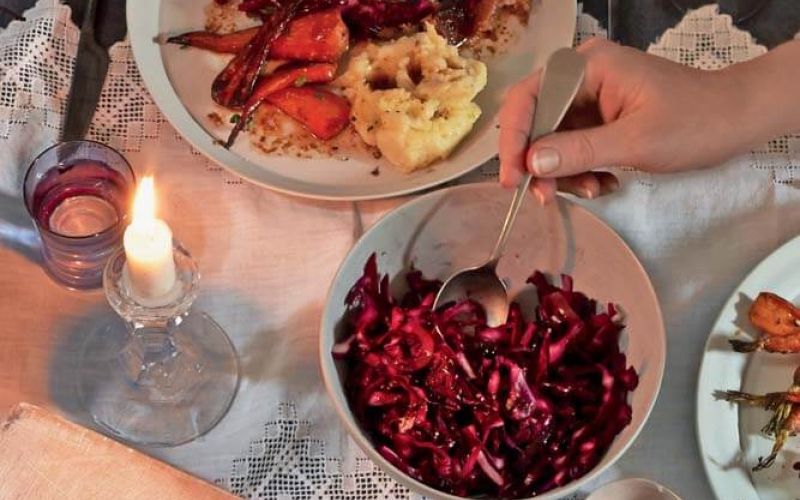 JAMES MARTIN'S BONFIRE NIGHT DINNERSLOW-ROAST PORK SHOULDERMUSTARD MASHHONEY-ROASTED CARROTSQUICK PICKLED CABBAGE