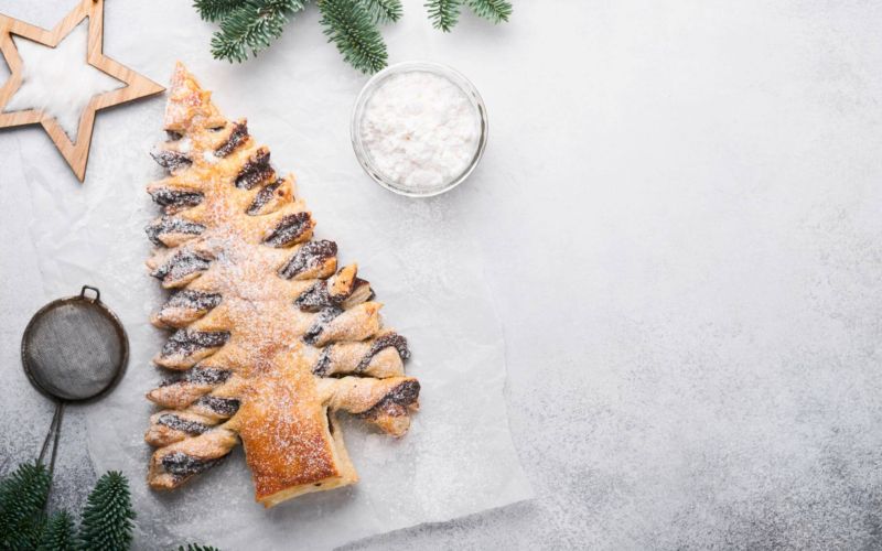 Puff,Pastry,Christmas,Tree,With,Chocolate,Paste,,Sprinkled,With,Powdered