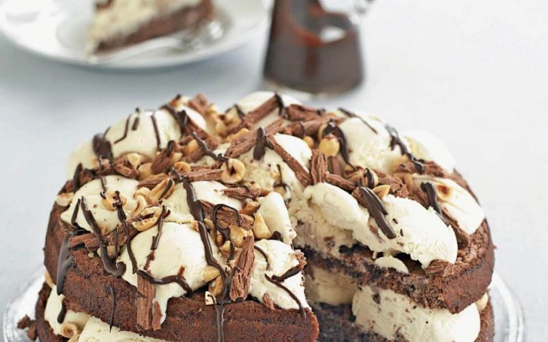 Choc and Nut sundae cakeP120-121