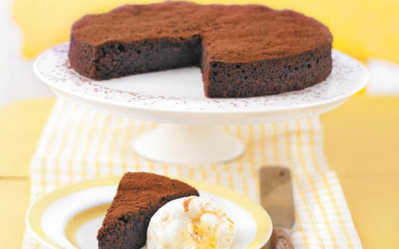 Mehka temna cokoladna torta