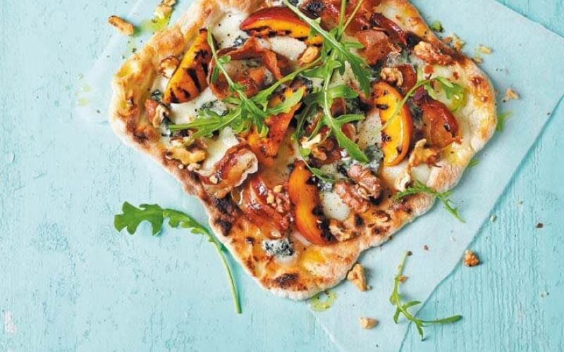 Blue cheese &amp; pancetta pizza with grilled peaches