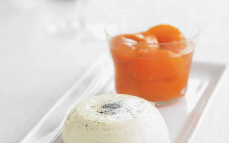 PANNA COTTA WITH APRICOT COMPOTEP126-128