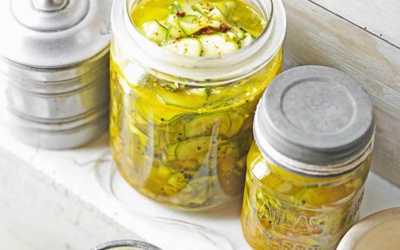 CRUNCHY COURGETTE PICKLE