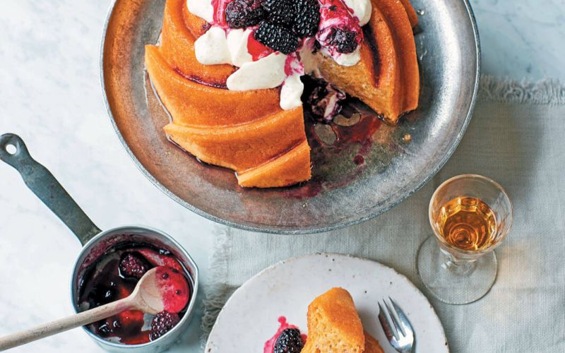 Baba z robidnicami in aromatično kremo