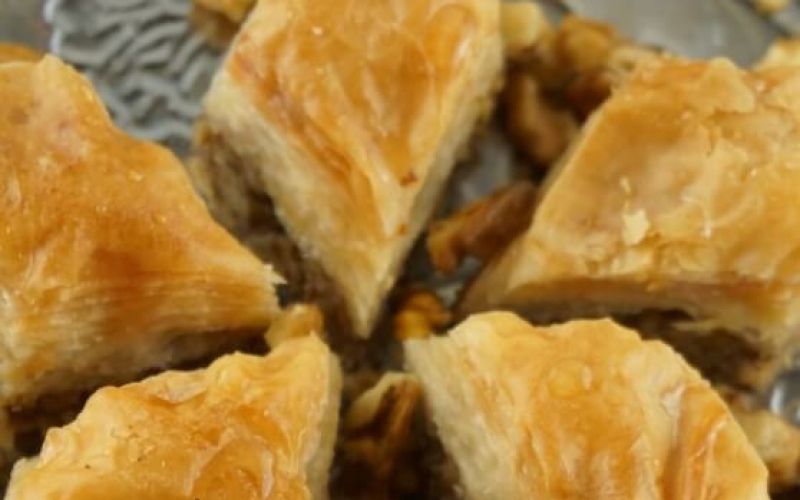 baklava-with-walnut-4183183_1920_558x620_acf_cropped-1