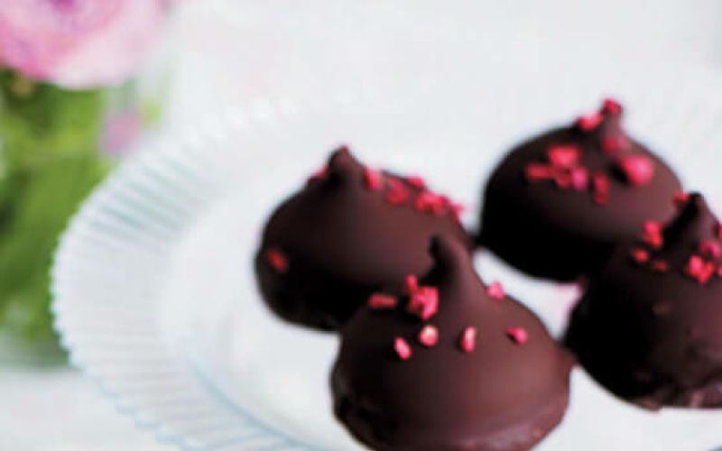 Penasti kolački z malinami in temno čokolado