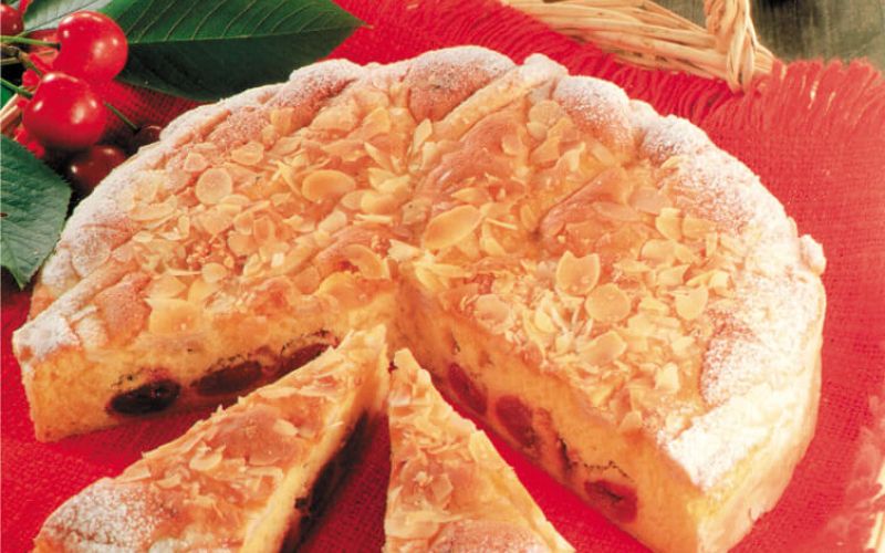 cesnjeva torta iz listnatega testa A