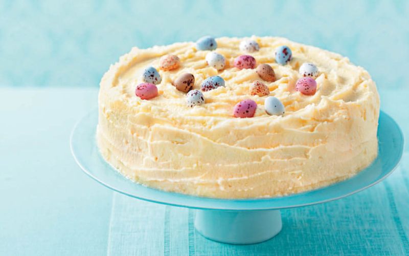 Bela cokoladna torta z velikonocnimi jajcki