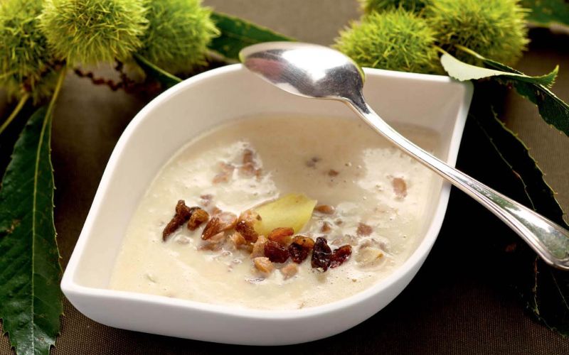Kastaniensuppe mit Ingwer und Rosinen