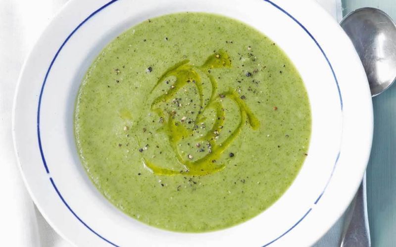 rocket and courgette soup withgoats chesse croutons