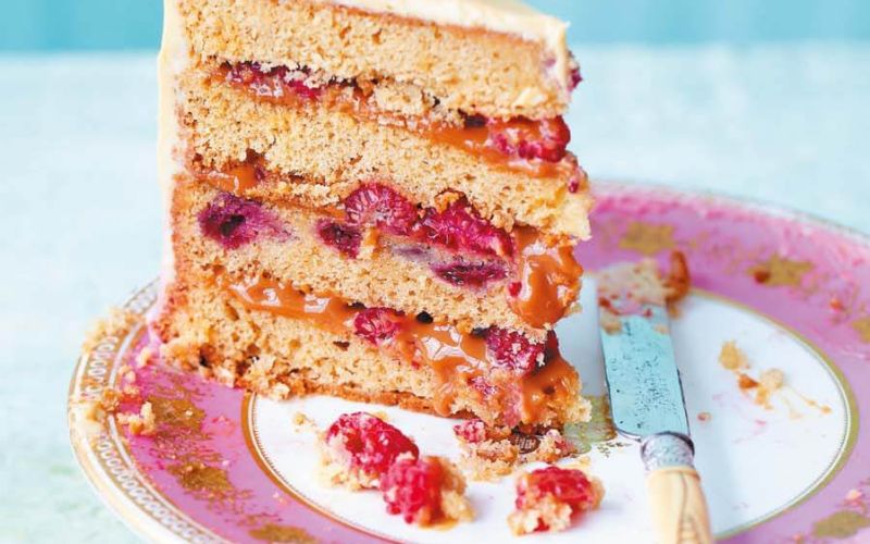 torta s karamelom in malinami A
