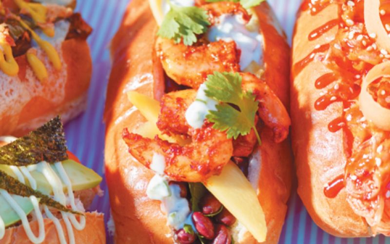 Hotdog s popečenimi rakci po mehiško