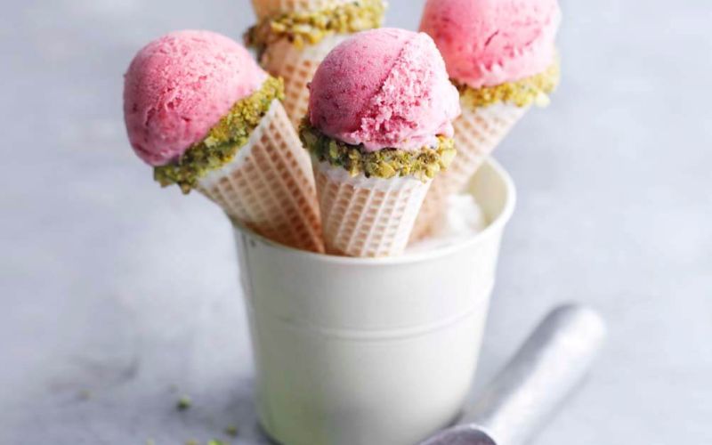 jagodni sladoled s kislo smetano