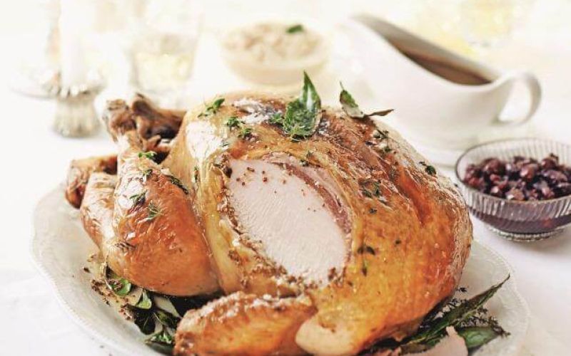 pecen puran s slanino in gorcicnim maslom