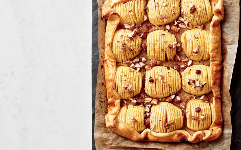 apple, almond and syrup tart