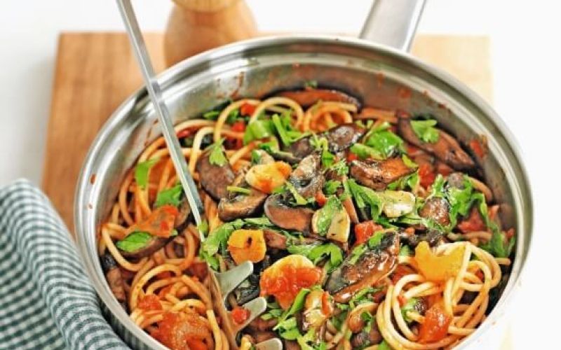 spageti-s-šampinjoni-in-paradiznikom_558x620_acf_cropped