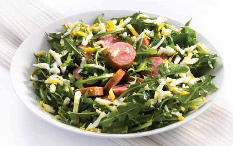 regratova solata s klobaso_