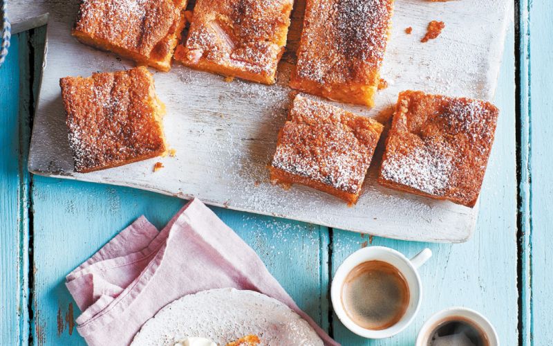 Rabarbarin kolač z marcipanom in citrusi