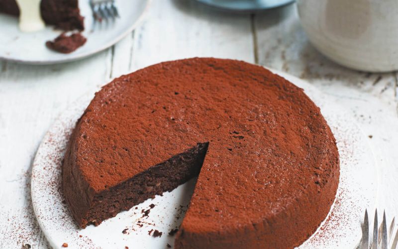 Lešnikovo-čokoladna torta s kardamomom