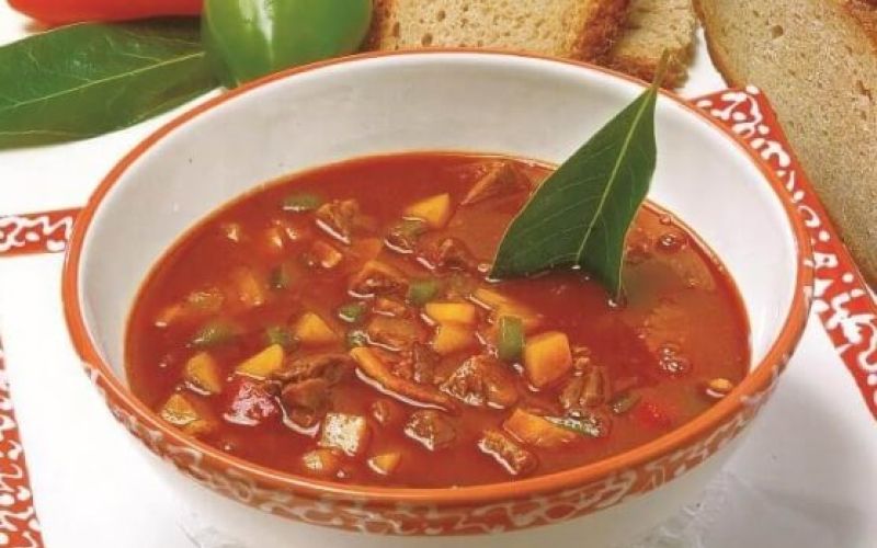 golazeva-juha-s-papriko-in-krompirjem_558x620_acf_cropped