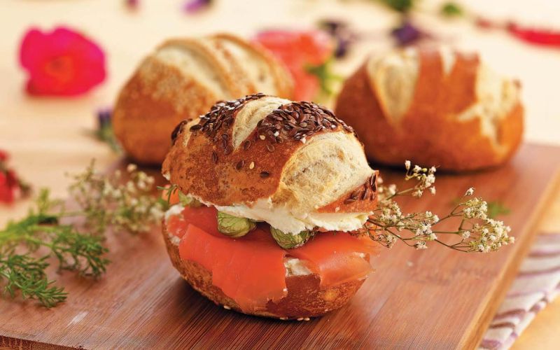 Fenchelbroetchen mit Raeucherlachs
