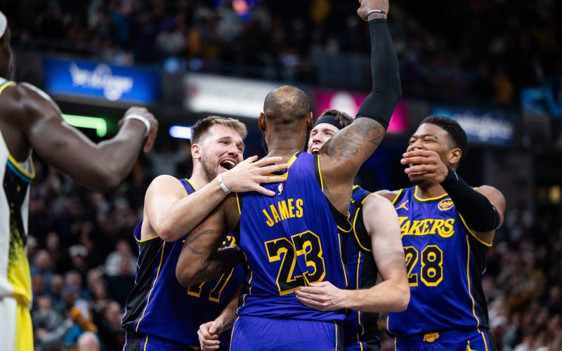 doncic james lakers.jpg