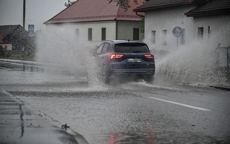 poplave, voda, dež, cesta, akvaplaning