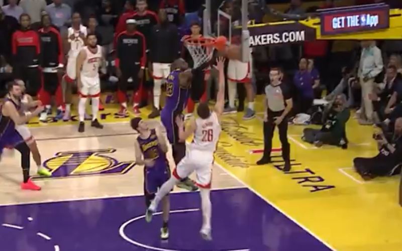 blokada lebron.jpg