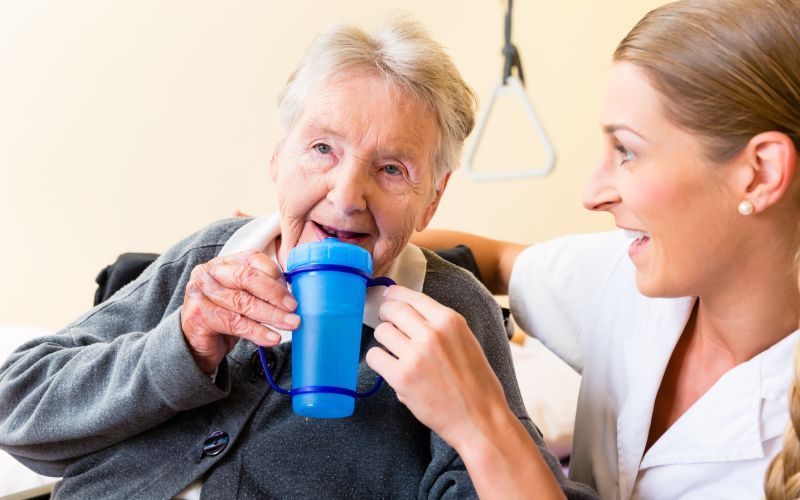 oskrba, starejši, nega, pomoč, na domu