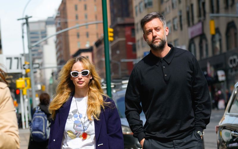 Jennifer Lawrence, Cooke Maroney . Jennifer Lawrence so z možem Cookom Maroneyjem fotografi ujeli že