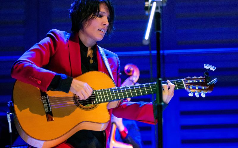 Tanita Tikaram (na fotografiji ob premieri njenega albuma Closer to the People leta 2016), je zelo m