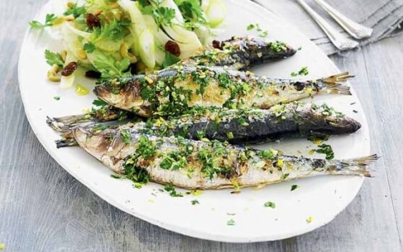 Sardele s koromačevo solato