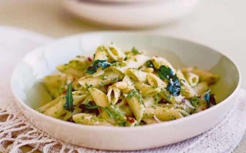 peresniki z brokolijevim pestom