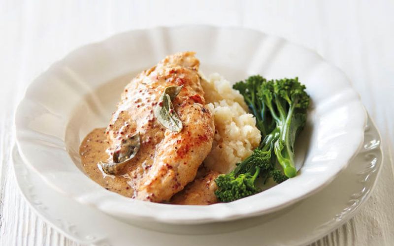 piscanec v gorcicni omaki s pirejem iz zelene