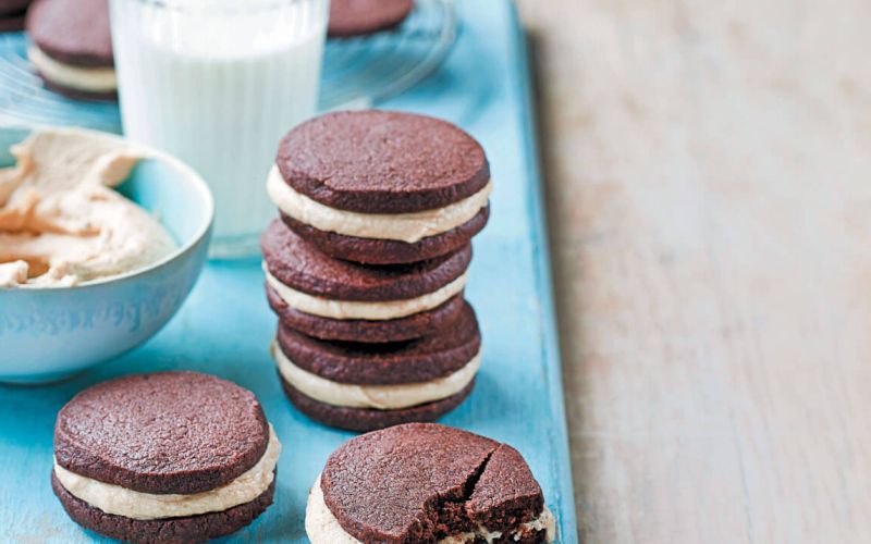 Čokoladni piškoti z arašidovo kremo