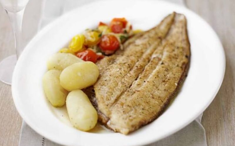 v-ponvi-ocvrt-morski-list-s-toplim-paradiznikovim-kompotom-A_558x620_acf_cropped