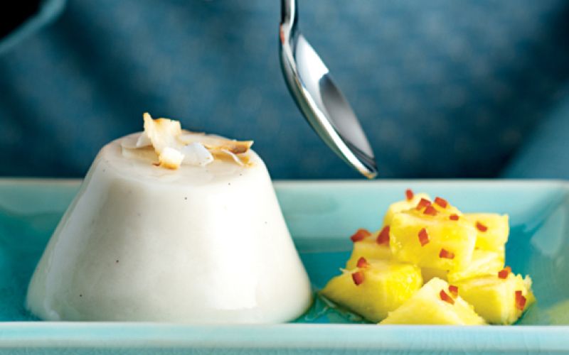 Kokosova »panakota« z ananasovo salso