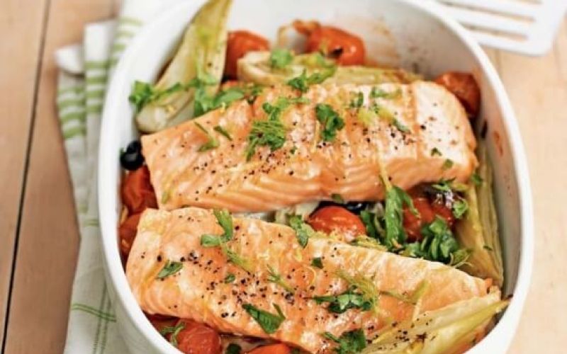 losos-iz-pecice-s-koromacem-in-paradiznikom_558x620_acf_cropped